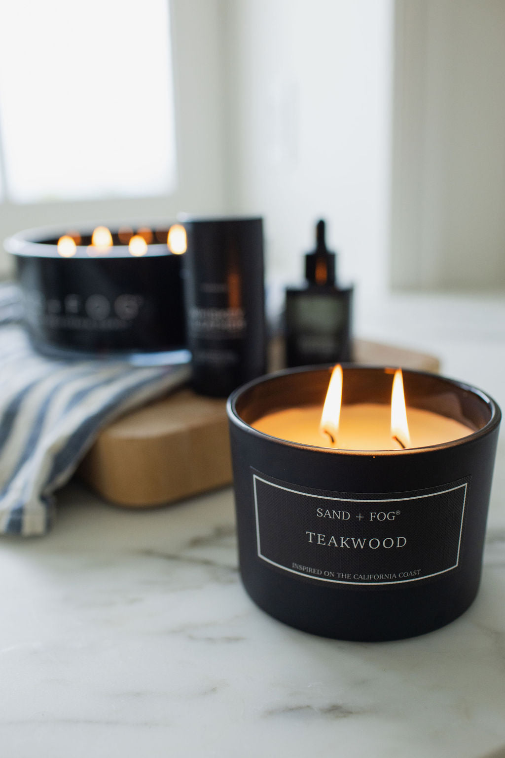 Teakwood Cozy 12 oz scented candle