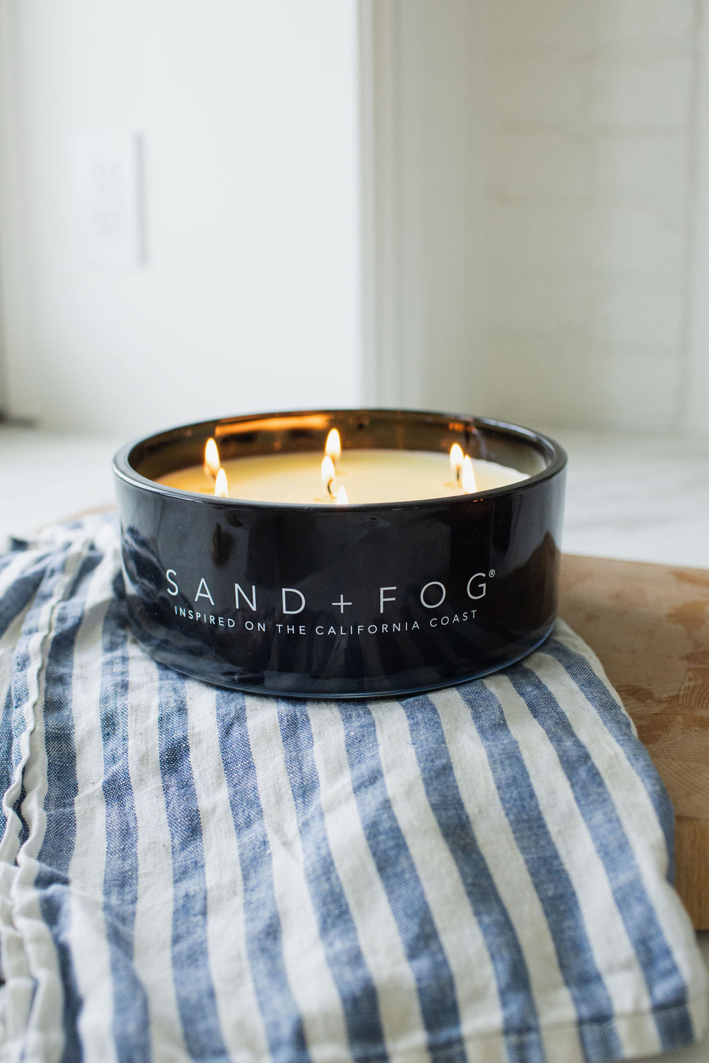 Teakwood Cozy 34 oz scented candle
