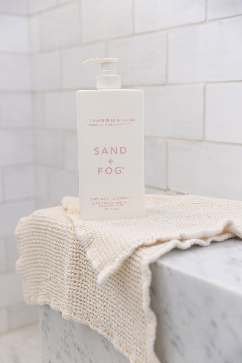 Strawberries & Cream Nourishing 32 oz Body Wash