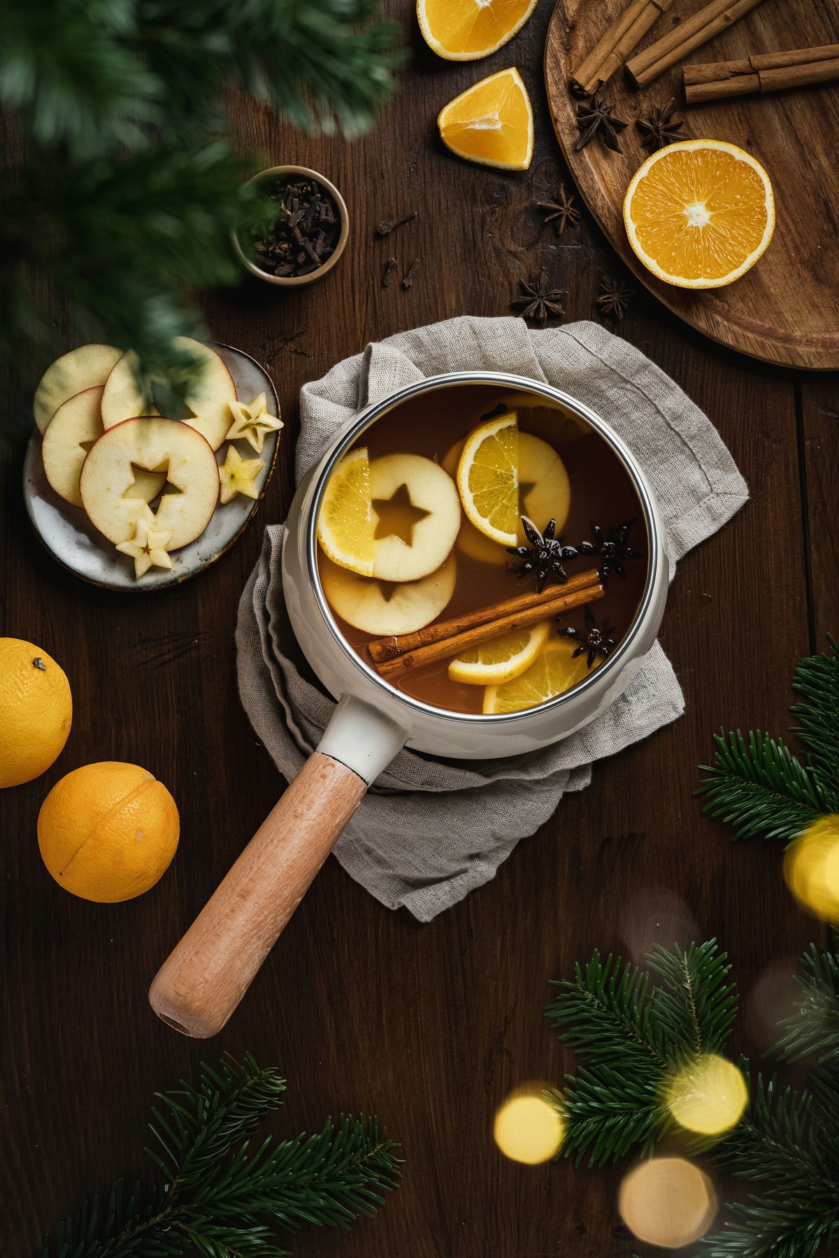 Simmering Spices Cozy 12 oz scented candle