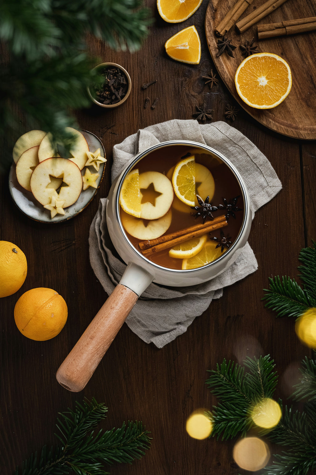 Simmering Spices Cozy 21 oz scented candle